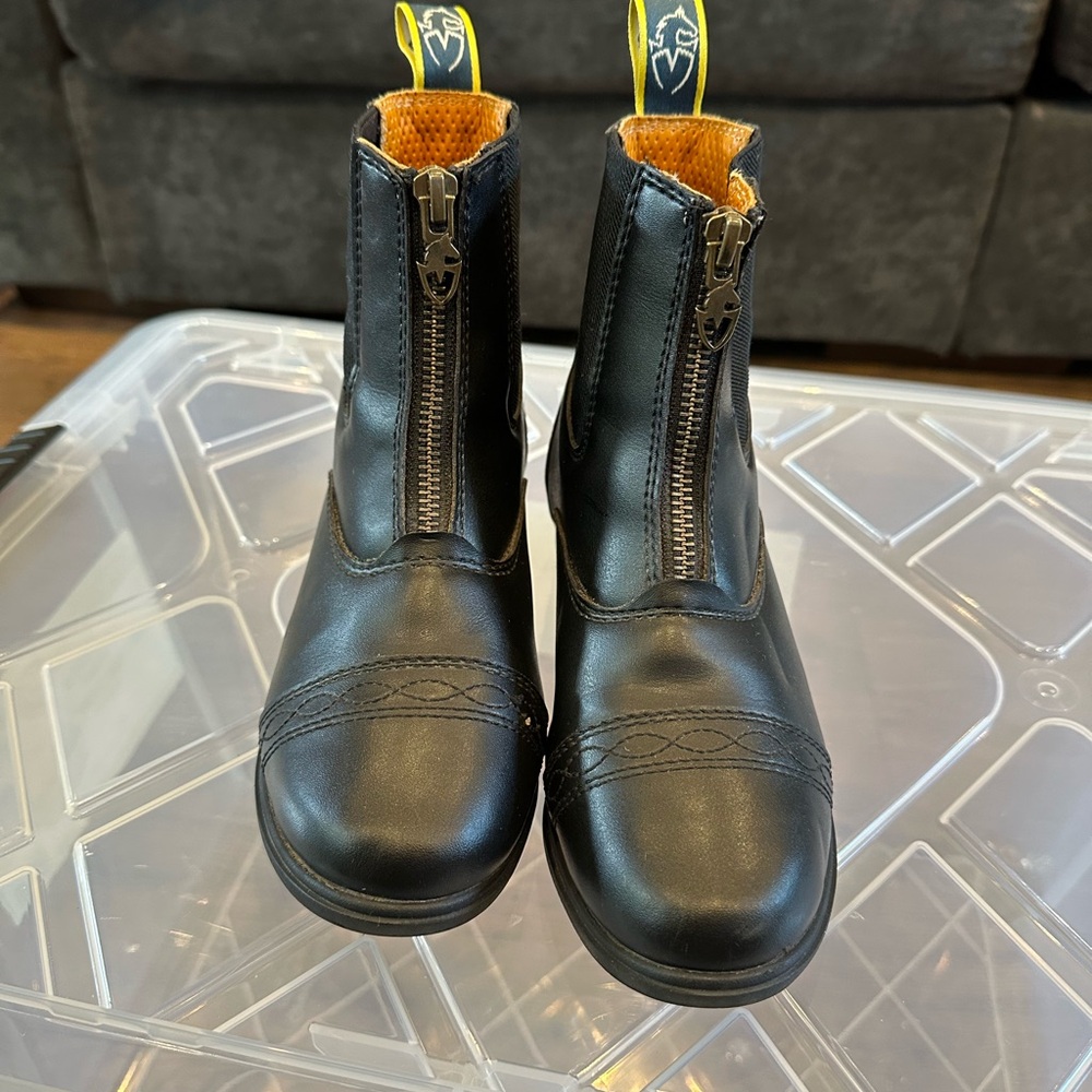 Moretta horse back riding boots - Black - Zip up closure with loop